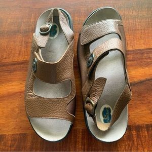Dr. comfort sandals size 8
